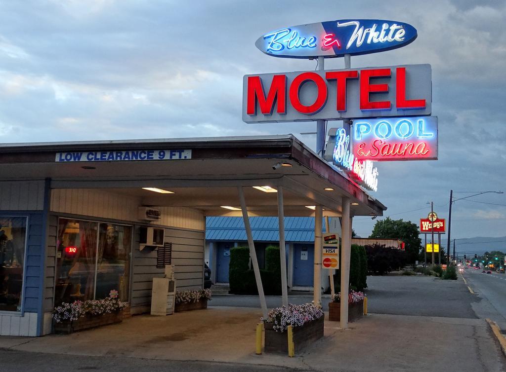 Blue And White Motel 칼리스펠 외부 사진
