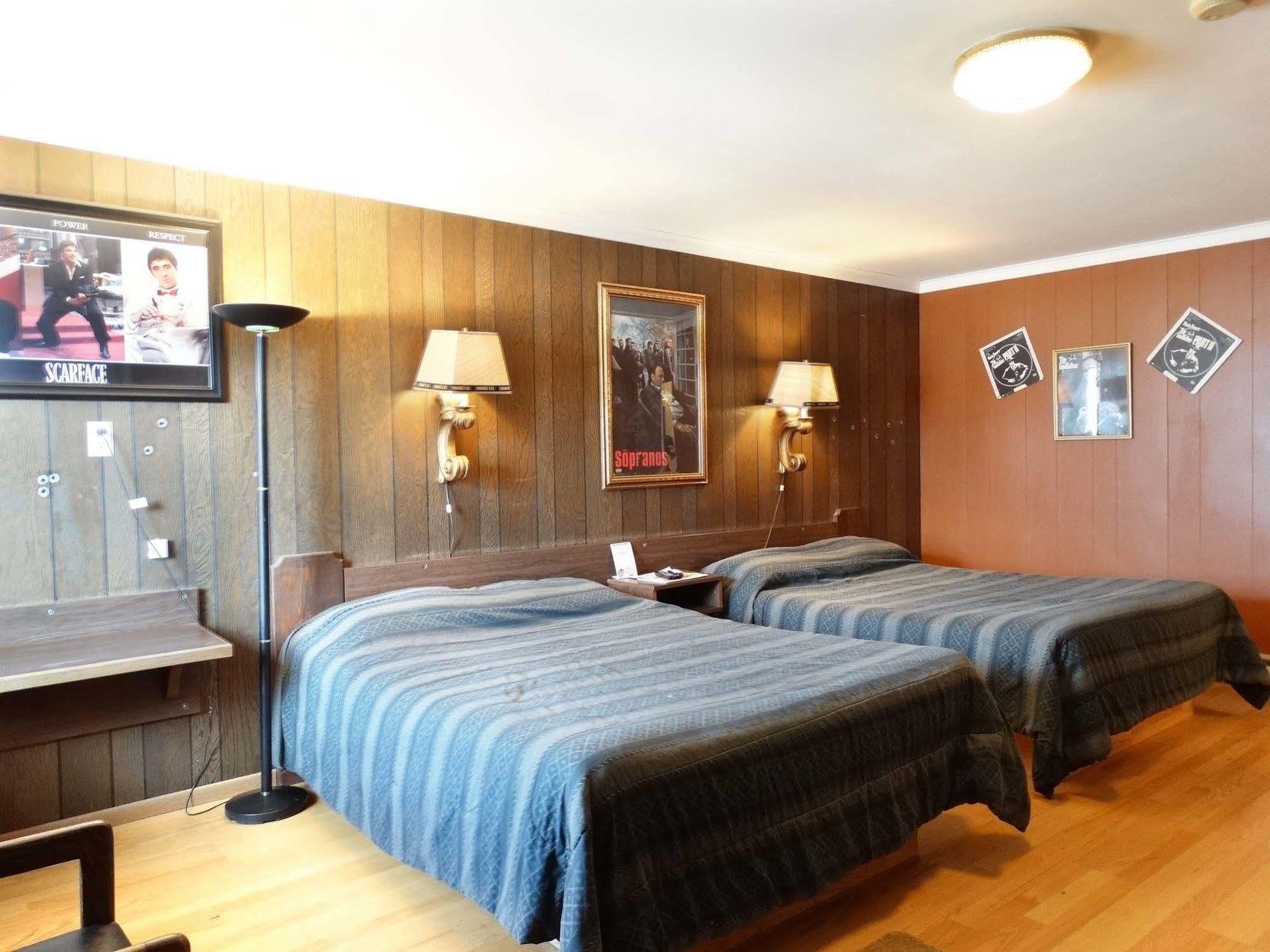 Blue And White Motel 칼리스펠 외부 사진