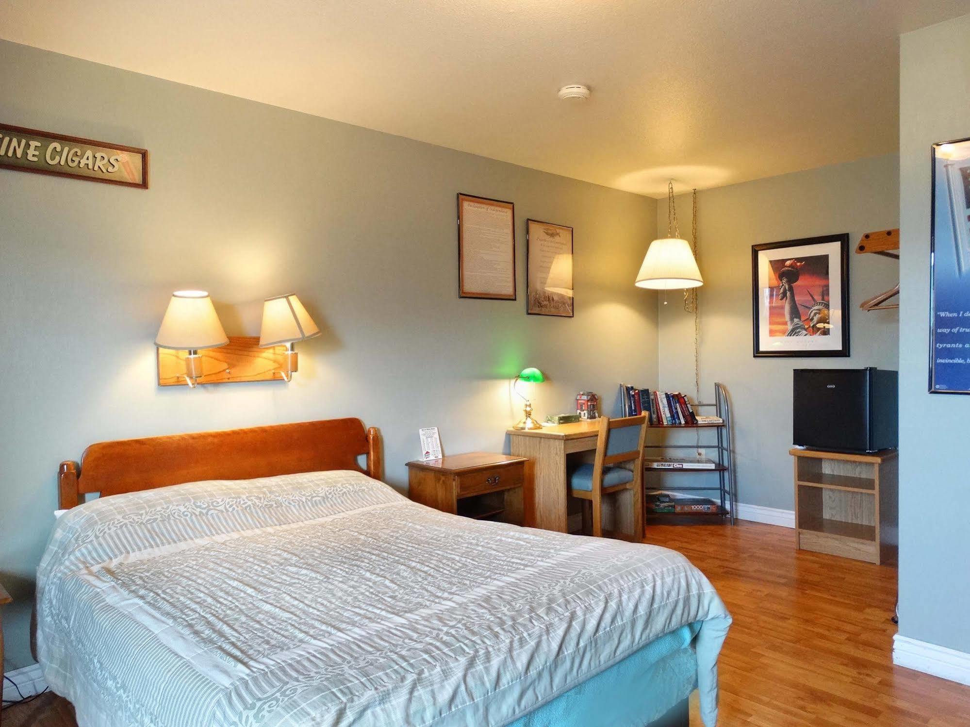Blue And White Motel 칼리스펠 외부 사진