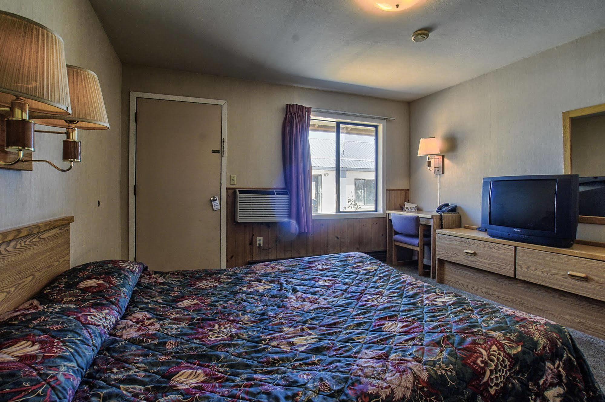 Blue And White Motel 칼리스펠 외부 사진